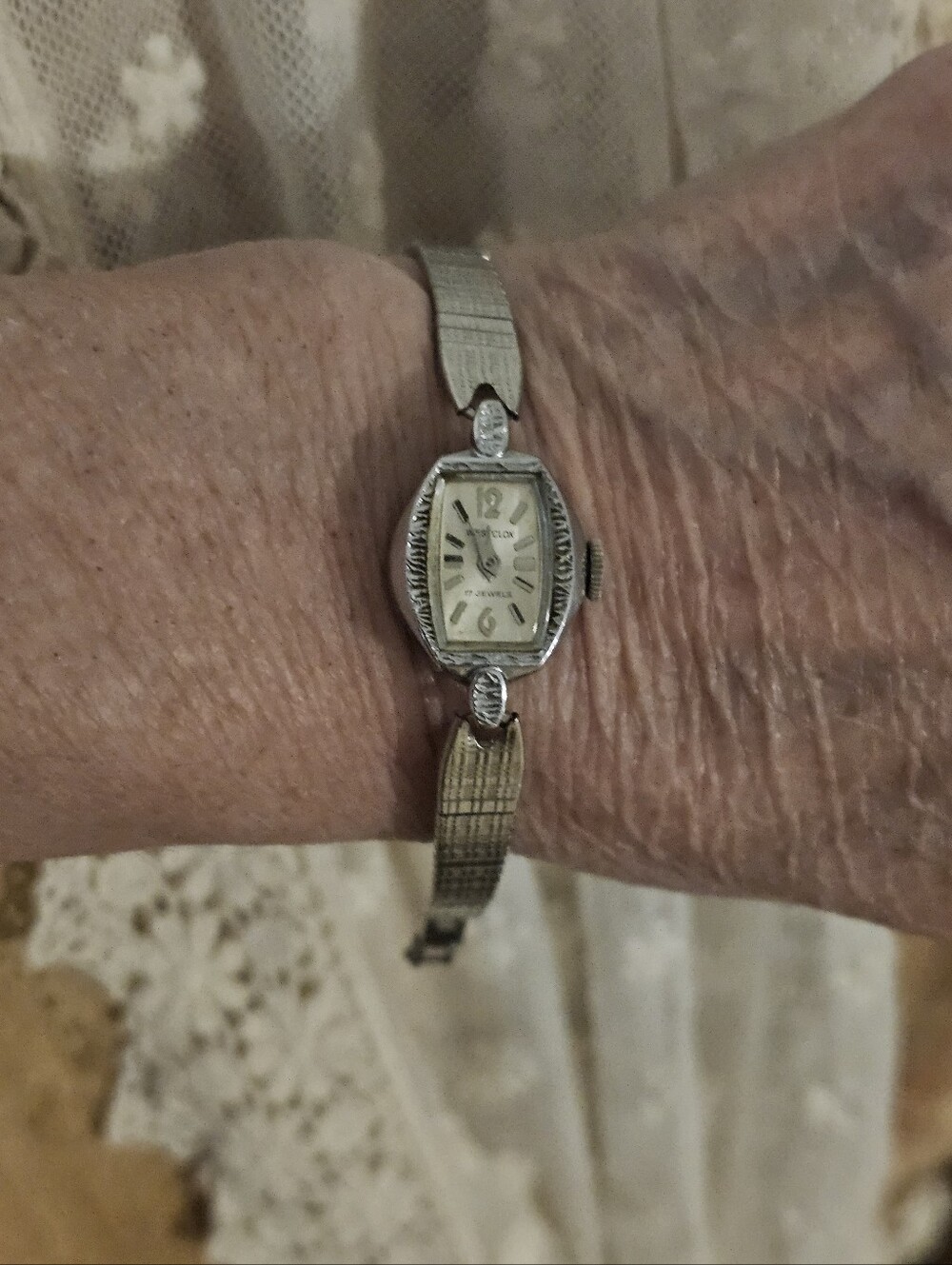 Westclox 17 Jewels ladies mechanical cocktail watch. Working Condition.